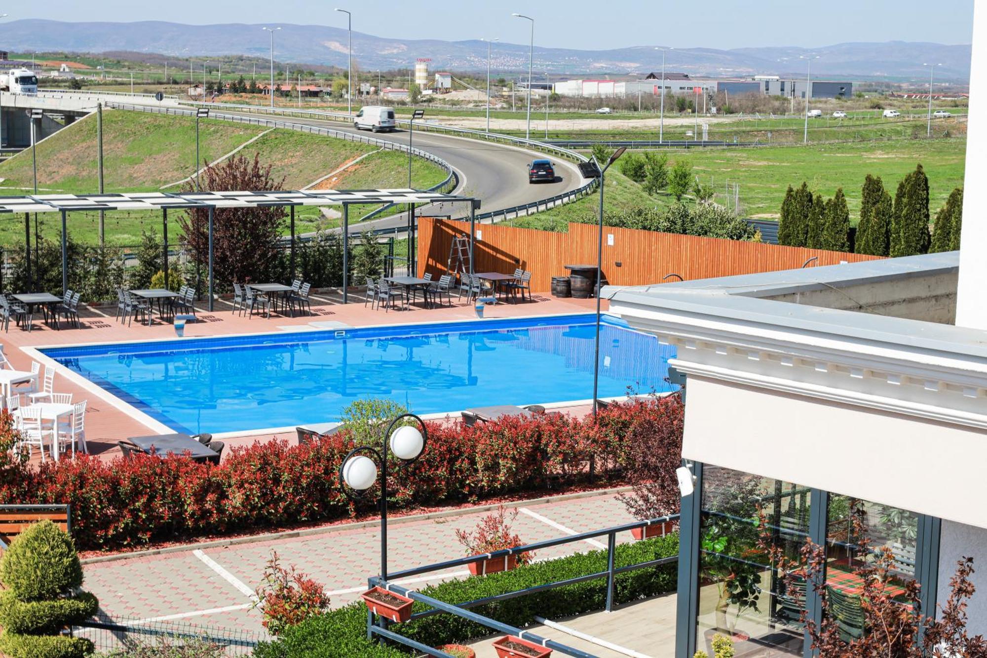 Nafron Hotel Prizren Exterior photo